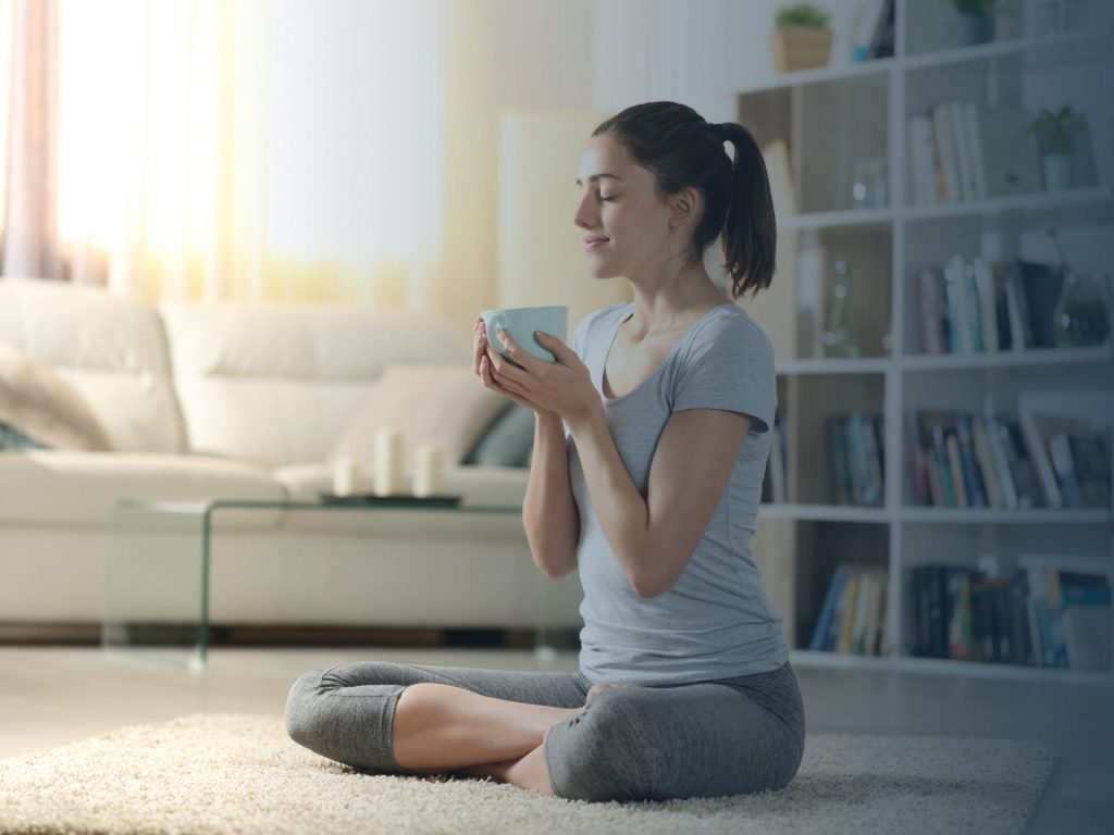 Weniger Stress, mehr Balance: Warum Hatha Yoga der Schlüssel für berufstätige Frauen 40+ ist