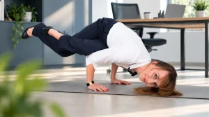 Yoga im Arbeitsalltag: Was die Forschung wirklich zeigt